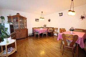 Nr. 2.1 Ferienwohnung Rotkelchen, 33qm, 1 Schlafraum, 2 Erw. + 1 Kind