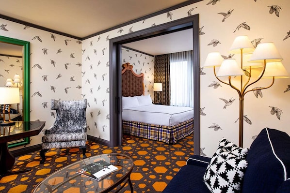 Unit with 1 King size bed. Exact unit will be assigned upon arrival. Views, colors and decor may vary.