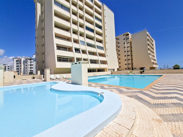  Piscina apartamento férias Praia da Rocha Varandas Cozy