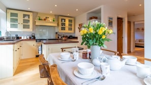 Kitchen/Diner, Peach Cottage, Bolthole Retreats