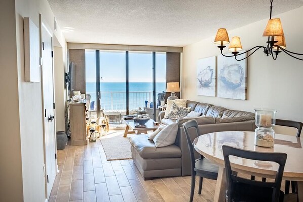 Sands Beach Club 1016 Living ARea