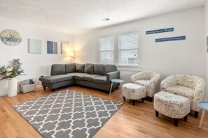 NHCC21: Sounds About Wright | Living Area