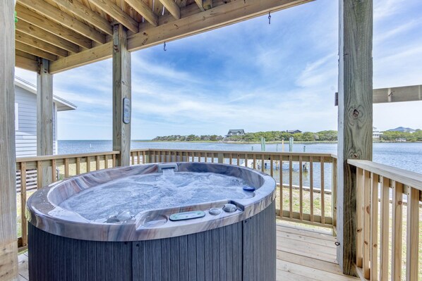 01-Surf-Or-Sound-Realty-1108-Tequila Sunrise-Hot Tub-01