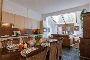 Diningarea for up to 6 people