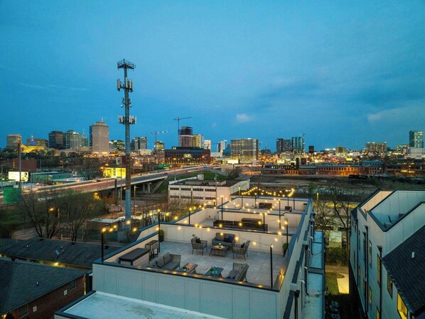 Welcome to the Ireland, where you'll fall in love with the Nashville skyline. 