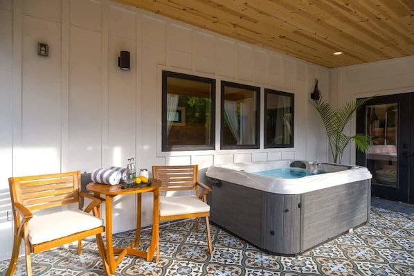 Bain à remous extérieur