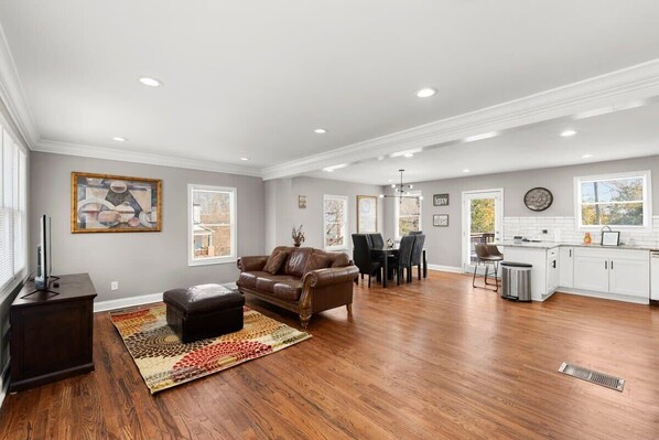 Spacious first Floor living room, dining room and Kitchen.