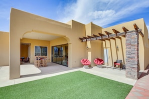 Patio | Outdoor Dining Area | Gas Grill | Wood-Burning Fireplace