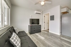 Living Room | Futon | Free WiFi | A/C Unit | Smart TV