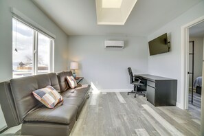 Living Room | Futon