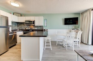 Atlantic Towers 812-print-008-001-KitchenEating Area-4200x2760-300dpi
