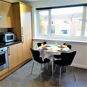 Well equipped kitchen with full size oven, microwave, integrated fridge/freezer