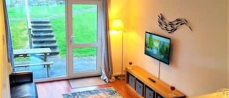 Designated lounge with Smart TV Wifi
