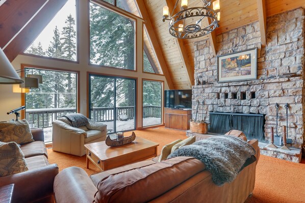 Truckee Vacation Rental | 5BR | 3BA | Multiple Staircases to Enter | 2,610 Sq Ft