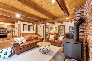 Living Room | Free WiFi | Smart TV | Central Heat
