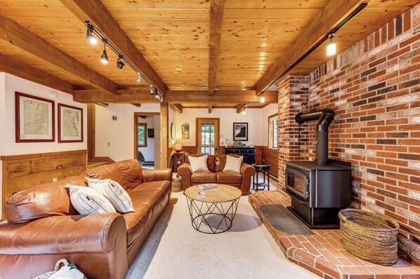 Bartlett Vacation Rental | 1,850 Sq Ft | 4BR | 2BA | Stairs Required
