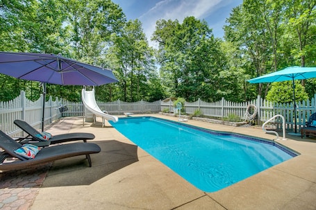 Nokesville Vacation Rental | 1BR | 2.5BA | Stairs Required | 800 Sq Ft