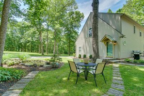 Outdoor Dining Area | Grassy Yard | Pet Friendly w/ Fee (Dogs Only)