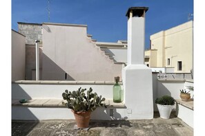 bench seating, overlooking the courtyard