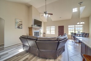 Living Room | Smart TV | Fireplace | Board Games | Bassinet