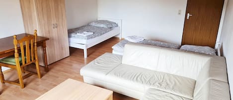 NÜ04 - Ferienwohnung mit Garten in Langenloh bei Nürnberg, 85qm, 3 Zimmer, max. 6 Personen