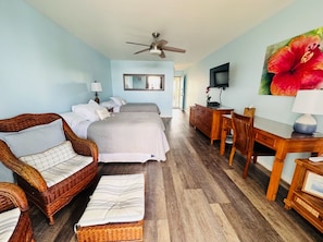 Islander theme decor.