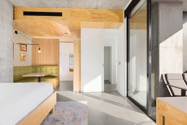 Unit w/ King size bed