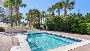 Laketown Wharf Grounds and Amenities