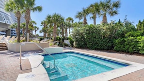 Laketown Wharf Grounds and Amenities