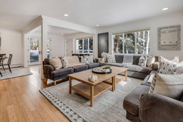 Spacious living room with large, comfortable sofa's