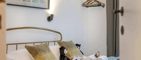 Bedroom with double bed