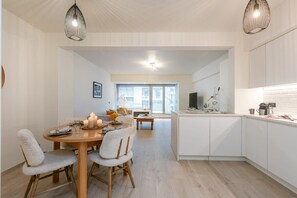 Dining table for up to 4 people