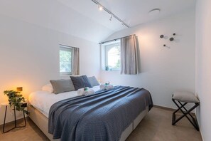Comfortable double bed