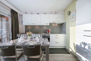 Dining area with fully equipped kitchen