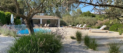 Newly renovated pool area and fully equipped summer kitchen 