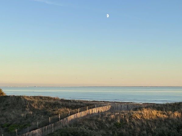 Vue de La Rochelle à l’île de Ré