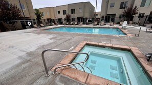 Entrada Pool & Hot Tub