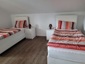 Ferienwohnung Schärl (85qm) mit Küche und Balkon-Schlafzimmer