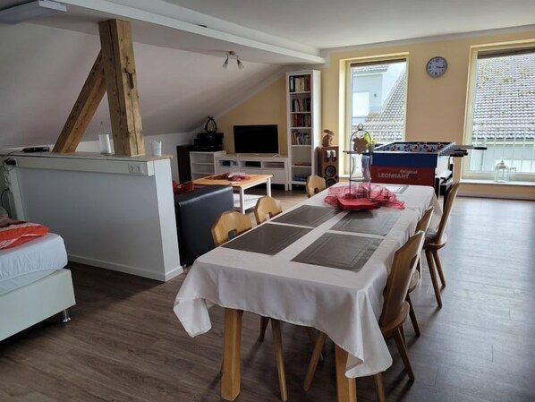 Ferienwohnung Schärl (85qm) mit Küche und Balkon-Wohn- und Essbereich