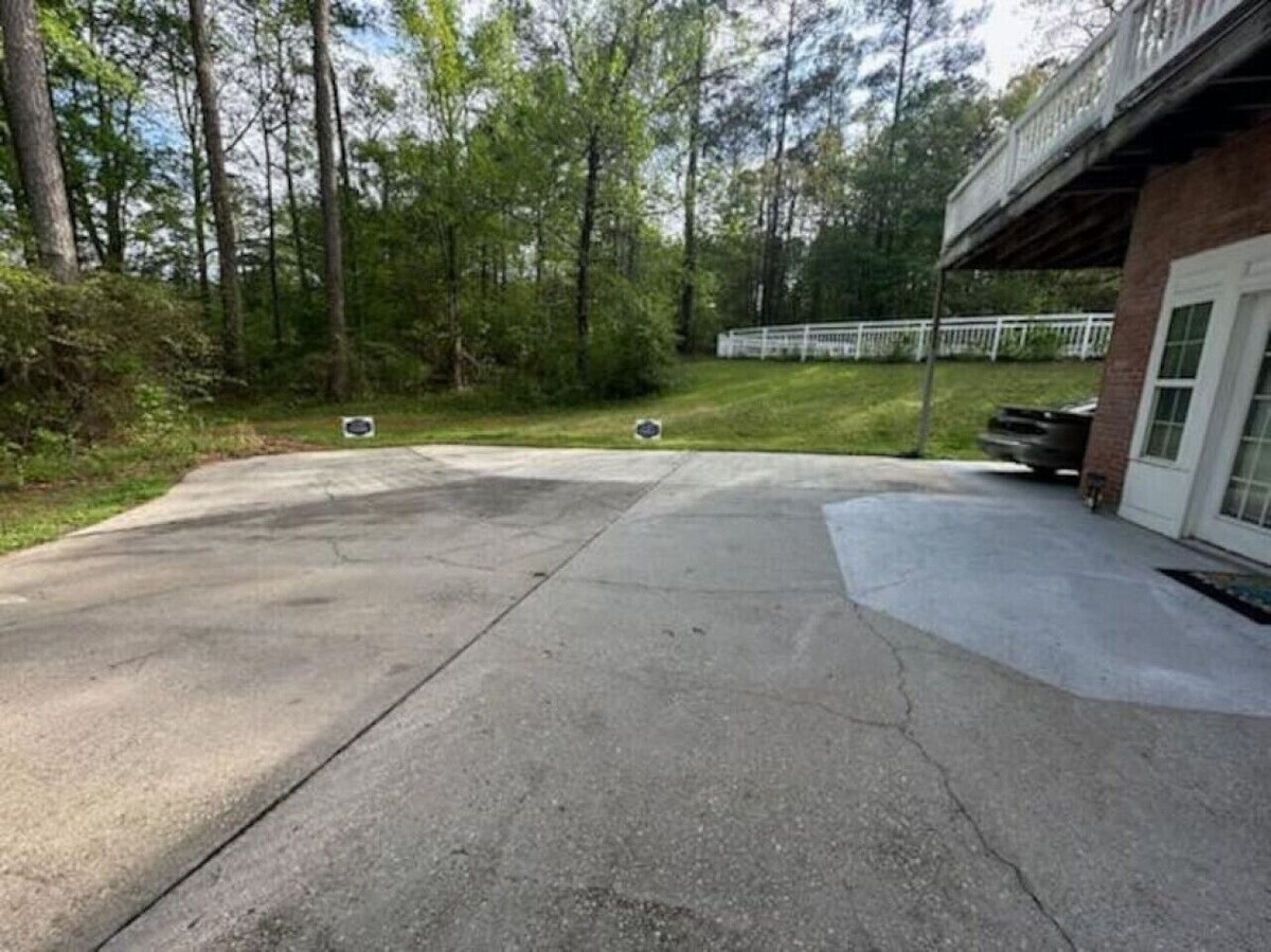 Roomy & Newly Renovated Guest House, Kitchen, Desk, Pet Friendly, Shared Patio!