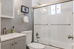 Full Bathroom - Tub/Shower Combo