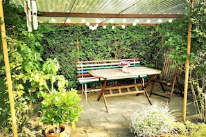 gemĂŒtliche Sitzecke im Garten