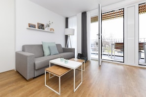 Wohnzimmer mit integriertem Küchenbereich