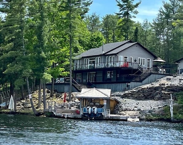 Lakeside view of Cobalt Point