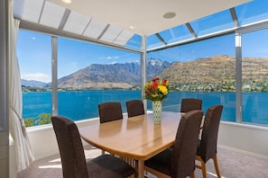Dining Room: Savor meals with stunning lake views and vibrant décor, perfect for gatherings!