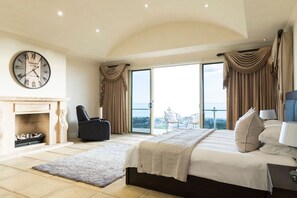 Master Bedroom - located upstairs -King Bed, Walk-in-Robe, Ensuite with bath