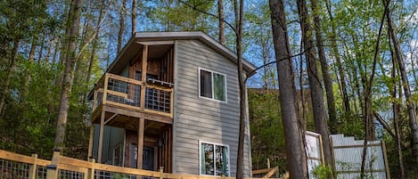 Hillside, the carriage cottage is perfectly designed with couples in mind!