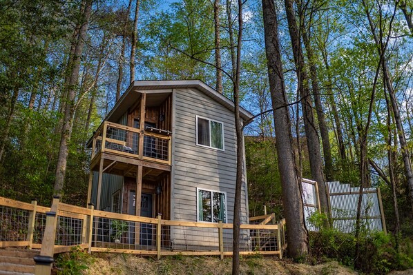 Carriage Cabin Hilltop Retreat!