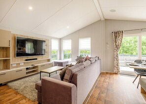 Platinum Lodge (Pet) - Grange Leisure Park, Mablethorpe