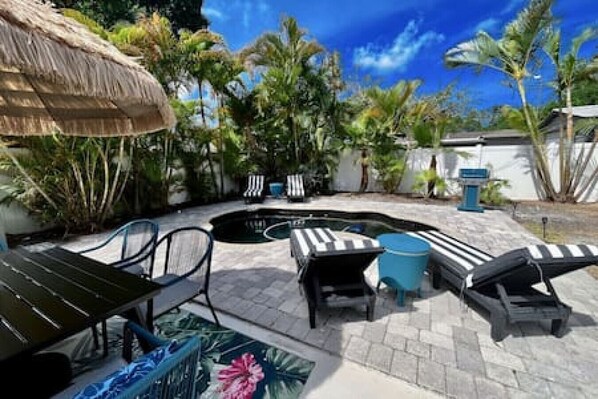 Bungalow Style Private Backyard w/ Amazing Freshwater Swimming Pool